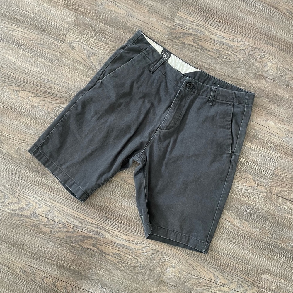 Men’s Volcom chino shorts